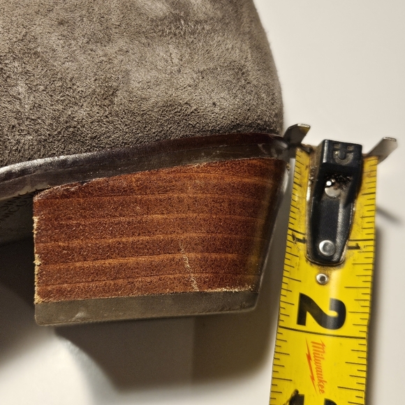 Vionic Size 7 Suede Ankle Boot 1.8" Heel Rubber Sole Side Zip Almond Closed Toe - Picture 11 of 11